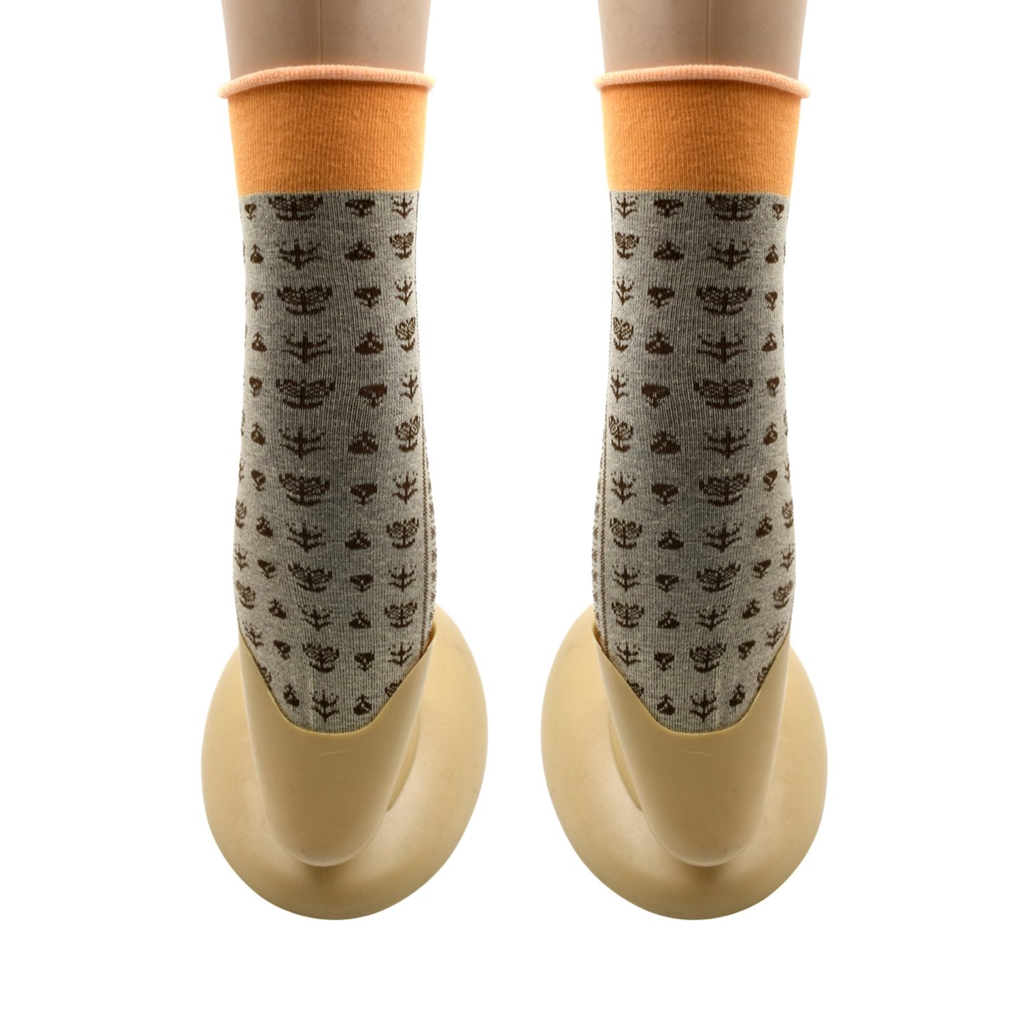 Breathable and soft socks with a simple design